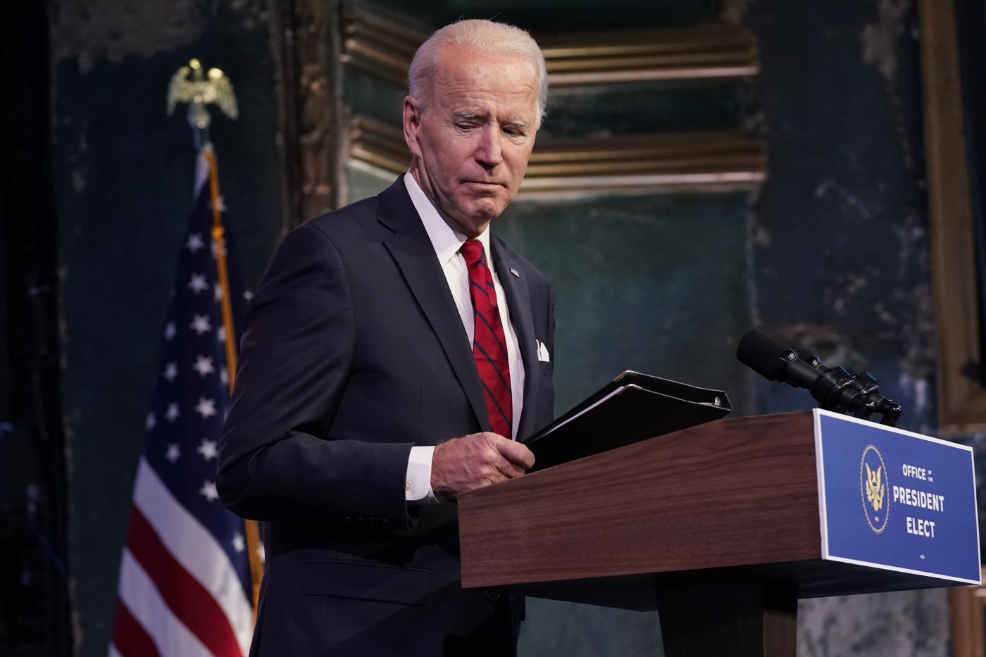 Biden verso blitz di decreti per ribaltare politiche Trump
