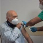 Covid, vaccinato il sopravvissuto ad Auschwitz Sami Modiano