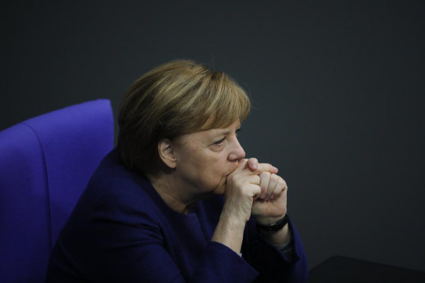 Angela Merkel partecipa al dibattito sul bilancio della Germania 2021