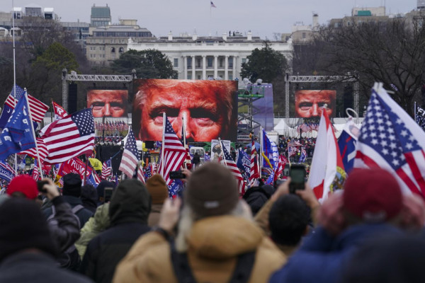 I sostenitori di Trump partecipano a una manifestazione a Washington