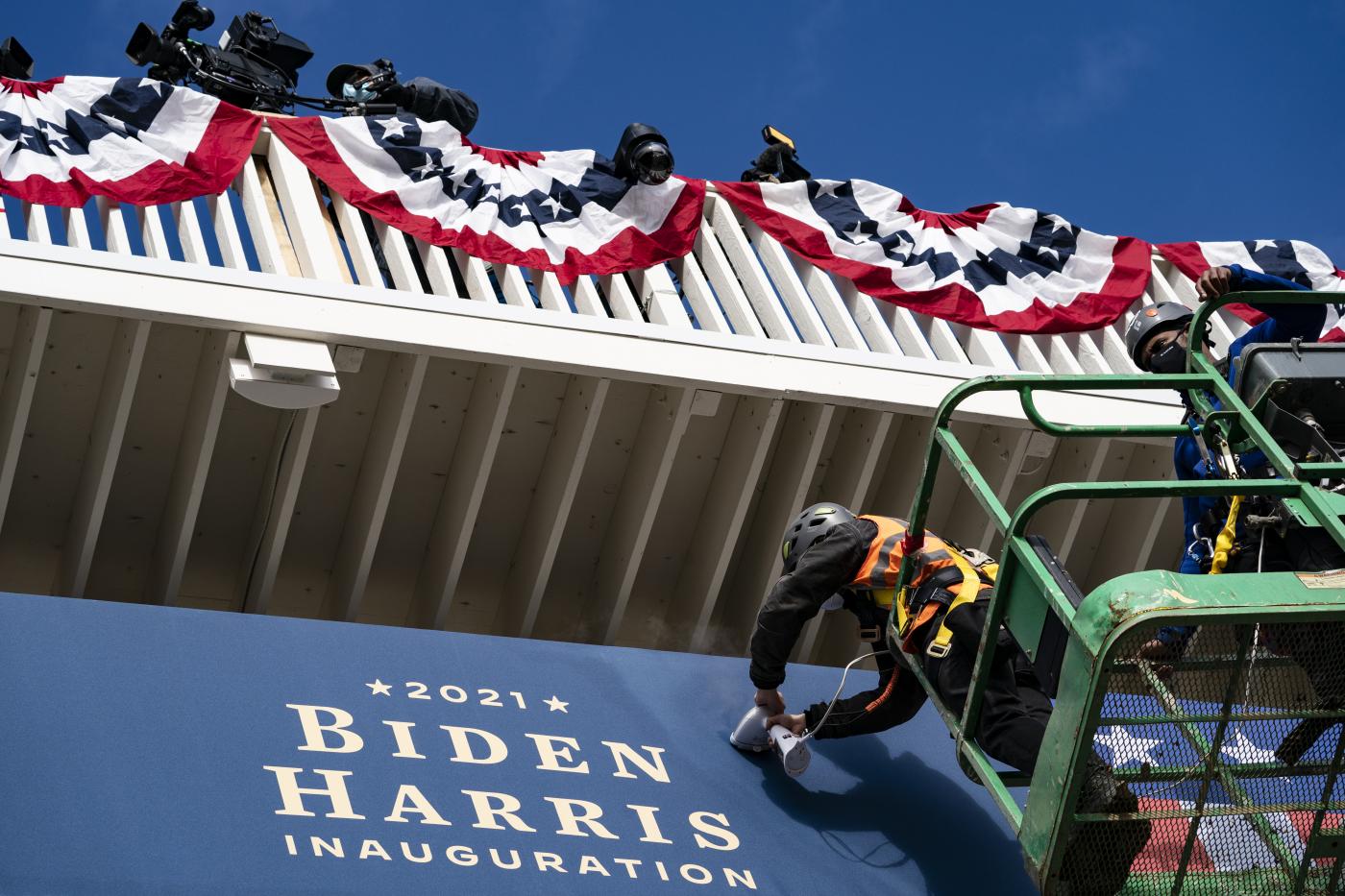 Usa, Biden e Harris pronti a giurare: “Uniremo l’America”
