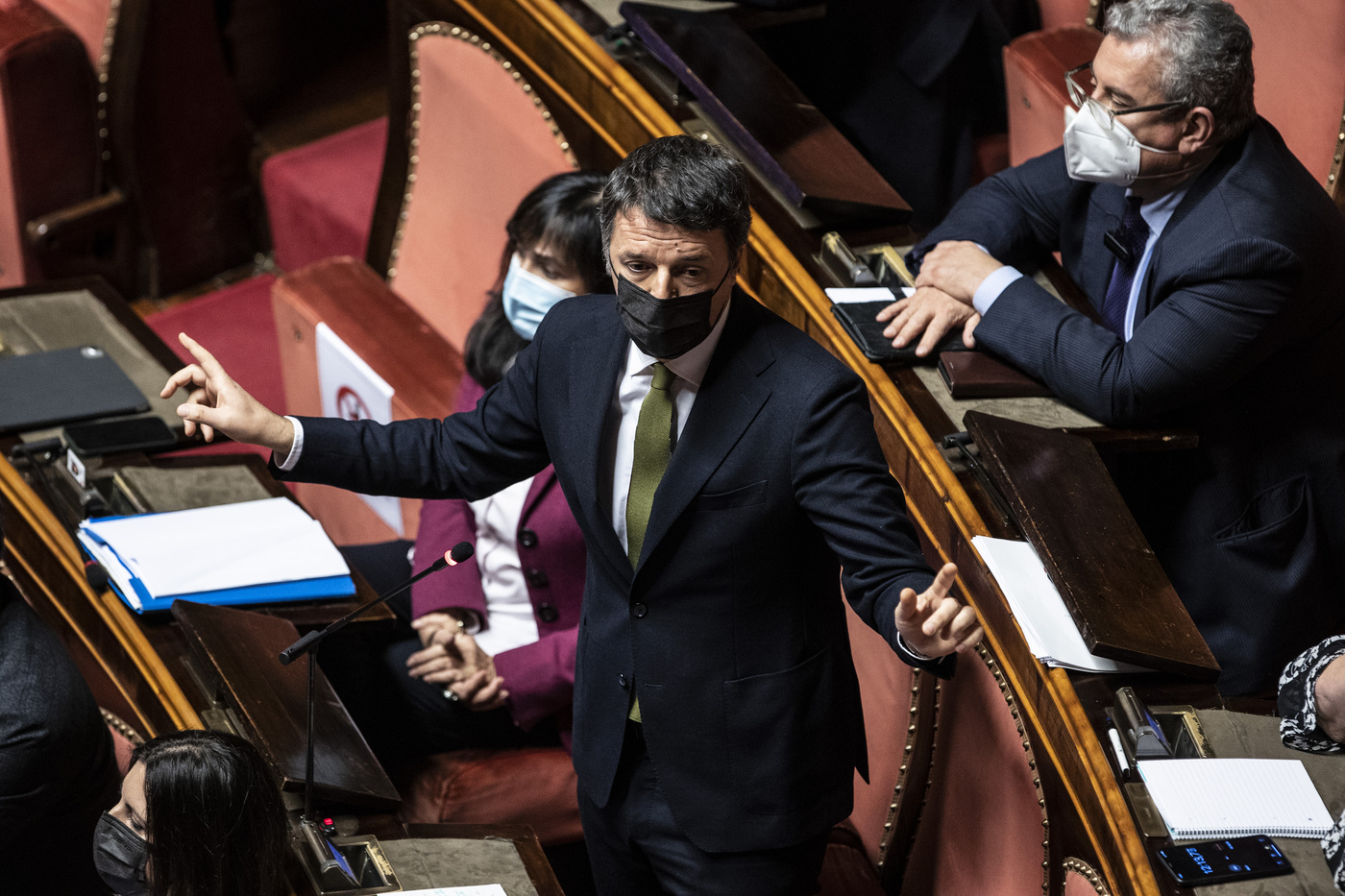 Crisi di governo, Renzi attacca Conte: “La politica non è cambiare le idee e tenere le poltrone”