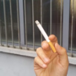 Milano, da oggi divieto di fumo all’aperto