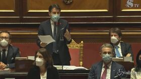 Conte risponde a Renzi: Non mi vergogno di sedermi su queste poltrone