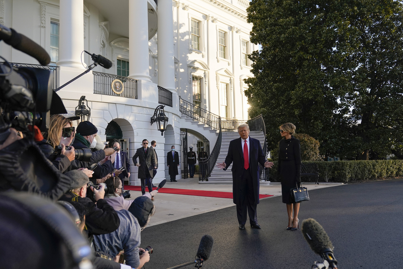 L’addio di Trump alla Casa Bianca: “Continuerò a lottare. Torneremo, in qualche modo”