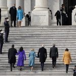 Biden e Harris hanno giurato. Il 46° presidente Usa è entrato alla Casa Bianca: “Questo è il giorno della democrazia”