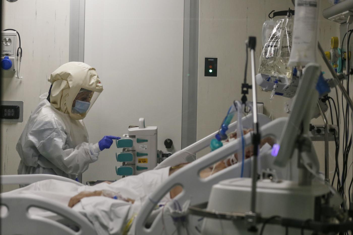 Coronavirus, 524 vittime in 24 ore. Lombardia presenta ricorso su zona rossa