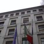 Milano, ristoratori consegnano i prodotti scaduti al prefetto: “Chiusi 400 locali in città”