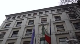 Milano, ristoratori consegnano i prodotti scaduti al prefetto: “Chiusi 400 locali in città”