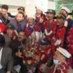 Islamabad, festa in aeroporto per gli alpinisti nepalesi che hanno scalato il K2 in inverno
