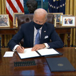 Biden firma il primo provvedimento sull’obbligo di indossare la mascherina