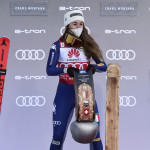 L'italiana Sofia Goggia festeggia sul podio