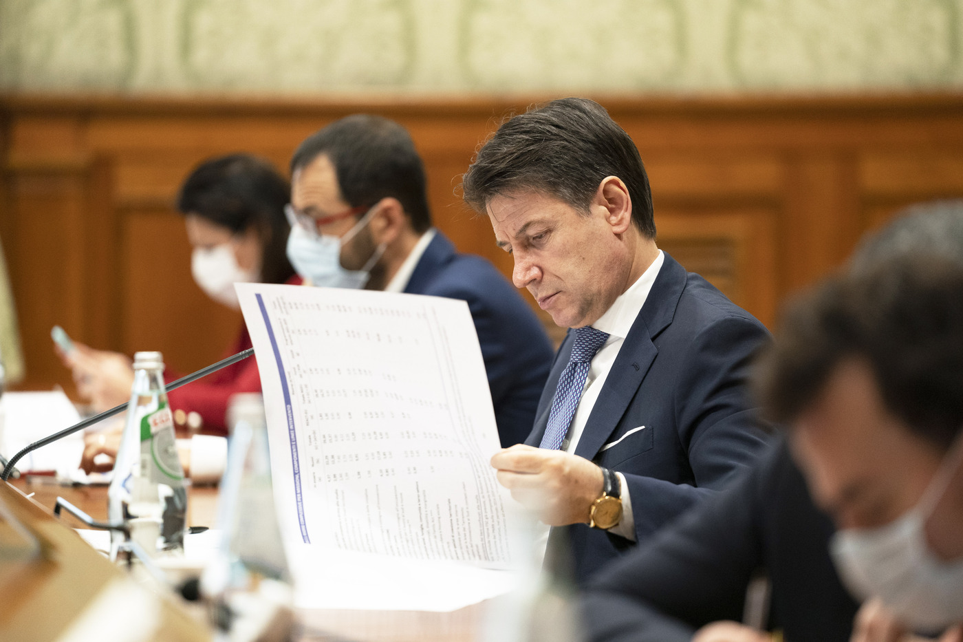 Vaccini, Conte: “Rallentamenti consegne sono gravi violazioni contrattuali. Azioni legali per rispetto impegni”