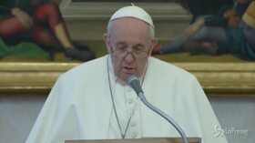Papa Francesco ricorda il clochard morto a Roma per il freddo: “Abbandonato da tutti”