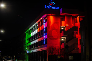 Sede LaPresse di via dell’Aprica con illuminazione tricolore