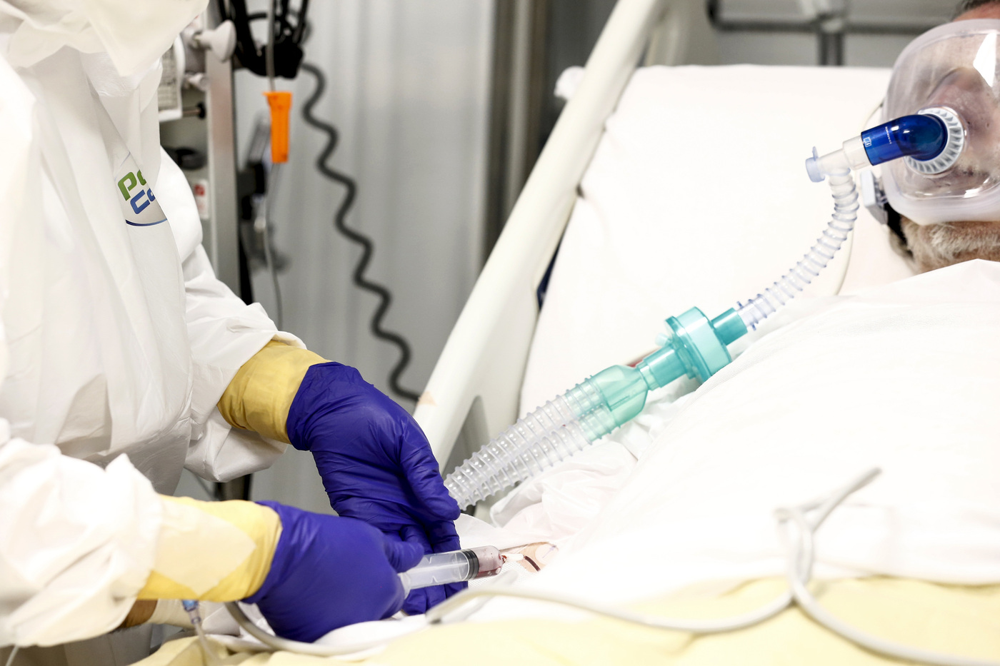 Brescia, arrestato primario di Montichiari per aver indotto la morte di 2 pazienti Covid Brescia, arrestato primario di Montichiari per aver indotto la morte di 2 pazienti Covid