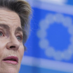 Vaccini, von der Leyen: “Contratto con AstraZeneca chiarissimo e vincolante”