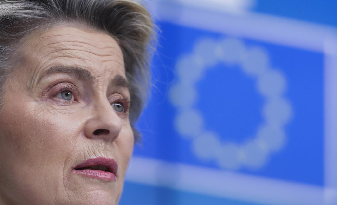Vaccini, von der Leyen: “Contratto con AstraZeneca chiarissimo e vincolante” Vaccini, von der Leyen: “Contratto con AstraZeneca chiarissimo e vincolante”