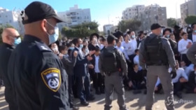 Israele: scontri tra ultra-ortodossi e polizia, lacrimogeni su manifestanti
