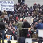 Roma, la protesta dei ristoratori in piazza del Popolo: “Fateci riaprire”
