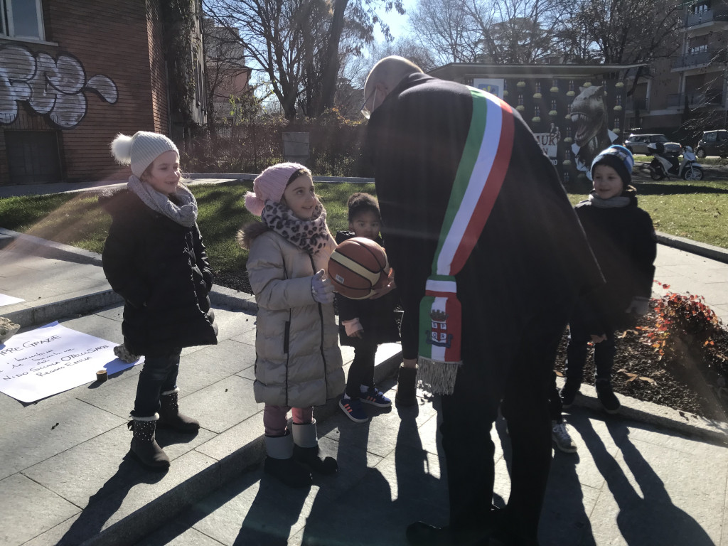 Galleria foto 'Largo Kobe Bryant, a Reggio Emilia la dedica al campione Nba morto con la figlia un anno fa' - foto 2