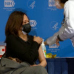 Usa, Kamala Harris riceve la seconda dose di vaccino anti Covid in diretta TV