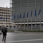 La Ue ad Astrazeneca dopo ritardi: “Pronti a pubblicare contratti”