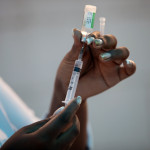 Vaccini, braccio di ferro Ue-AstraZeneca: Bruxelles vuole dosi dagli impianti della Gran Bretagna