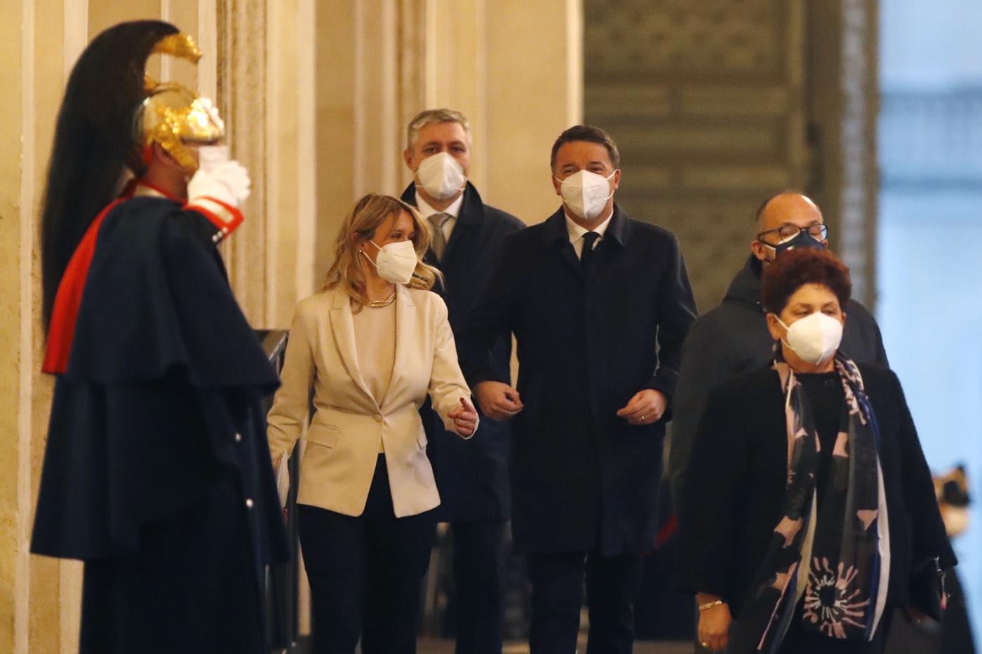 Consultazioni, Renzi: “Pronti a governo politico o istituzionale ma no a veti su di noi” – I PARTITI AL COLLE