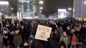 Polonia vieta l’aborto, proteste in piazza a Varsavia