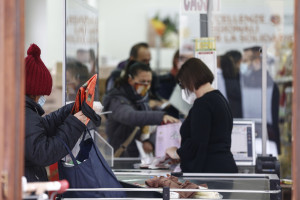 Roma, emergenza Covid-19: interventi straordinari per le persone sole e le famiglie indigenti presso l'emporio Caritas