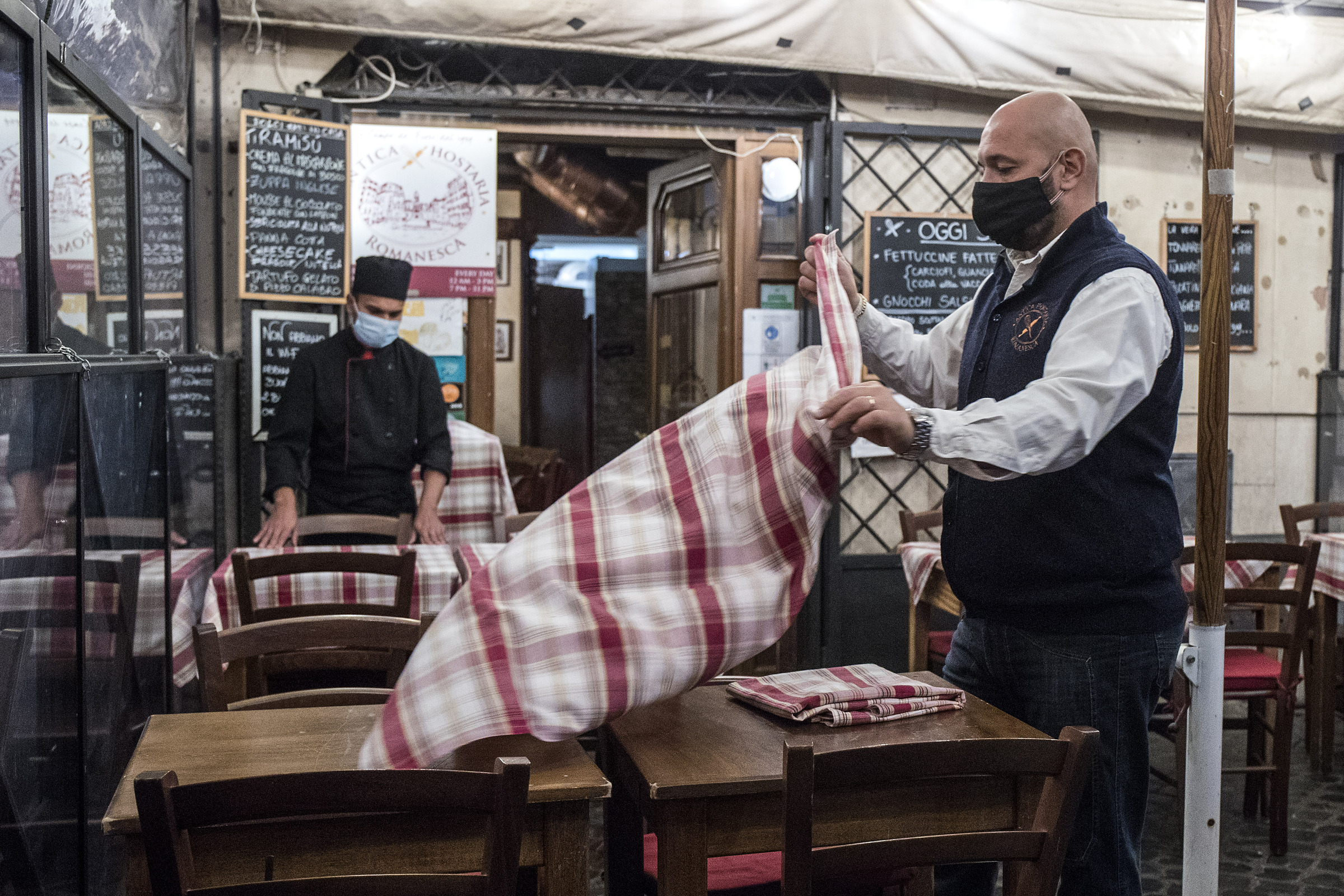 Coronavirus, ecco le regole per le Regioni gialle e arancioni