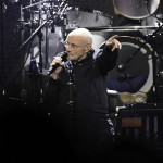 Phil Collins compie 70 anni: dai Genesis alla carriera da solista, una vita per la musica