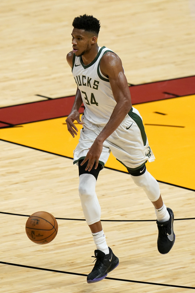 Galleria foto 'Nba, LeBron James è sempre il giocatore più pagato: quasi 100 milioni l’anno' - foto 6