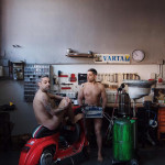 Il calendario ‘hot’ dei commercianti di Biella: “In mutande ma non ci arrendiamo”