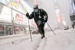 Northeast Snowstorm: intense snowfall covers NYC