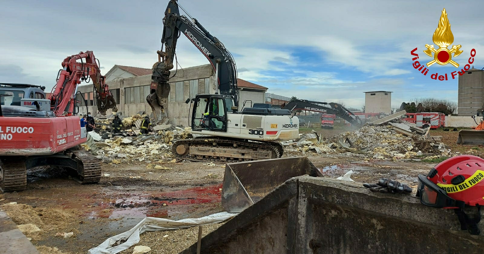 Piossasco, strage di mucche per il crollo di una stalla: solo 40 salvate