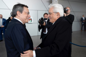 Mattarella alla cerimonia di commiato per Mario Draghi a Francoforte