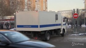 Mosca, l’arrivo di Alexei Navalny in tribunale