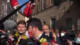 siparietto tra Matteo Salvini e il presenzialista Niki Giusino