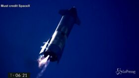 SpaceX, fallito anche secondo test: esplosione all'atterraggio