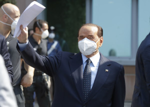 Coronavirus, Berlusconi dimesso dall'ospedale San raffaele