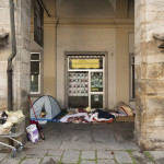 Torino, blitz dei vigili per allontanare i clochard: “Operazione antidegrado”