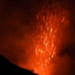 Catania: nuove eruzioni dell’Etna, i lapilli illuminano la notte