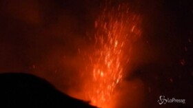 Catania: nuove eruzioni dell'Etna, i lapilli illuminano la notte