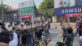 Myanmar, polizia blocca la protesta di Yangon