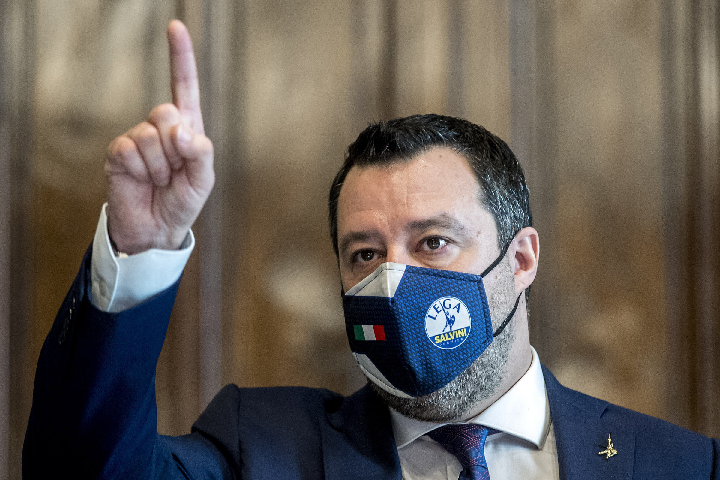 C.destra, la metamorfosi di Salvini: A disposizione di Draghi. Solo Meloni resta fuori C.destra, la metamorfosi di Salvini: A disposizione di Draghi. Solo Meloni resta fuori