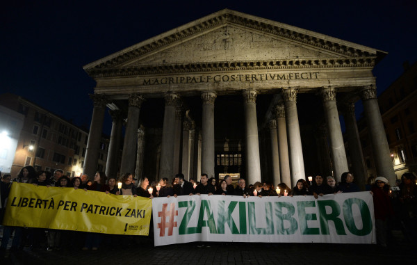 Roma, fiaccolata al Pantheon per Patrick Zaki