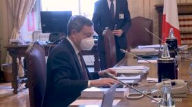 Mario Draghi al lavoro