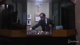 Custode che ogni mattina apre la Cappella Sistina